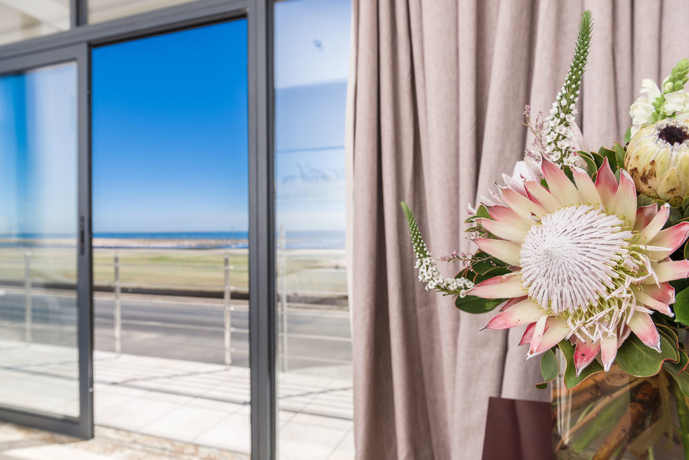 Flamingo Villas Boutique Hotel Уолфиш-Бей Экстерьер фото